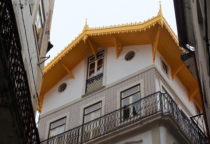 Many building in Coimbra are decorated with colorful tiles.